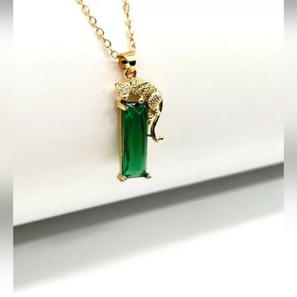 WOMEN'S LEOPARD CRYSTAL NECKLACE - Picture 4 of 5